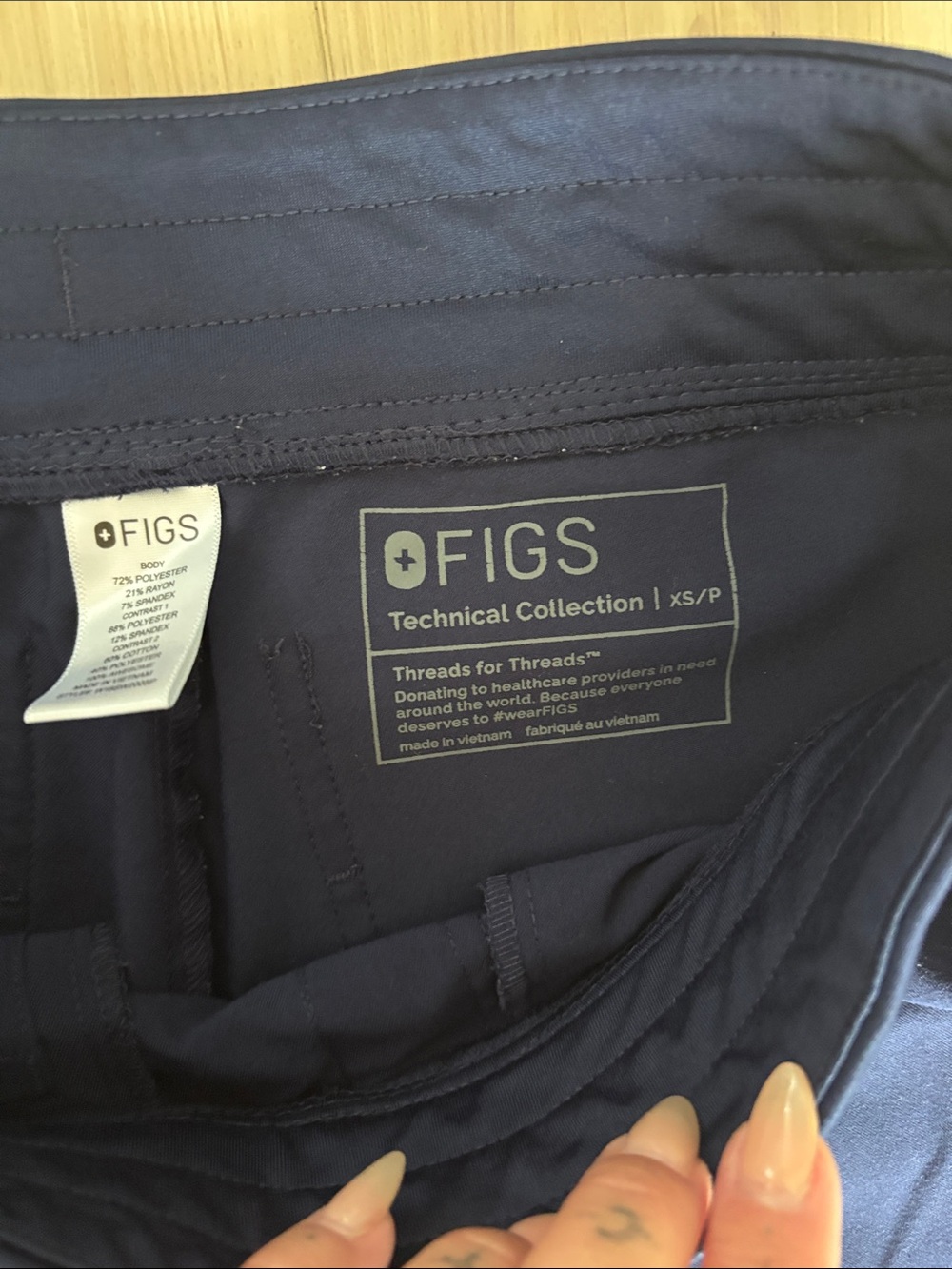 Figs Women's Navy Catarina Scrub Top & Zamora Jogger XS/XSP - Picture 3 of 5